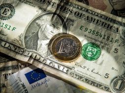 El Banxico informa en el DOF que el tipo de cambio para solventar operaciones denominadas en moneda extranjera pagaderas en el país se ubica en 20.5304 pesos. AFP / ARCHIVO