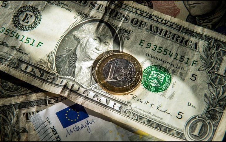 El Banxico informa en el DOF que el tipo de cambio para solventar operaciones denominadas en moneda extranjera pagaderas en el país se ubica en 20.5304 pesos. AFP / ARCHIVO