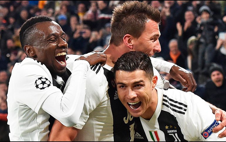 Matuidi (I), Mandzukic (C) y Cristiano (D) celebran el único tanto del partido. AP/A. Di Marco