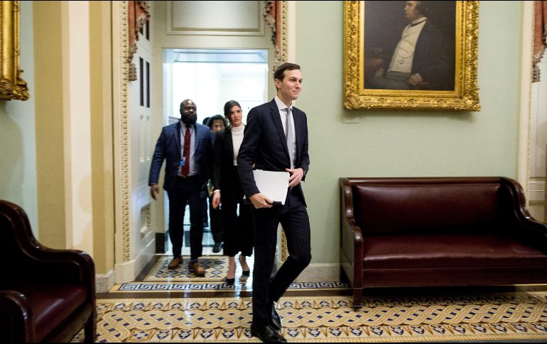 Jared Kushner, asesor principal de Donald Trump, sale tras un almuerzo republicano de política hoy en el Capitolio. EFE/M. Reynolds