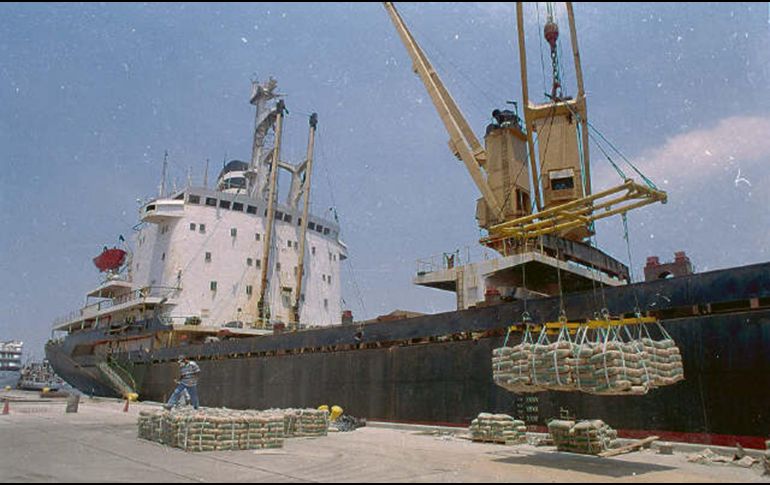 Con series ajustadas por estacionalidad, en octubre las exportaciones totales de mercancías mostraron un retroceso mensual de 1.94%. EL INFORMADOR/Archivo