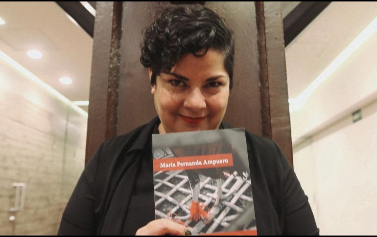 La escritora muestra la naturaleza humana no tan agradable de ver, con su libro “Pelea de Gallos”. EL INFORMADOR / G. Gallo