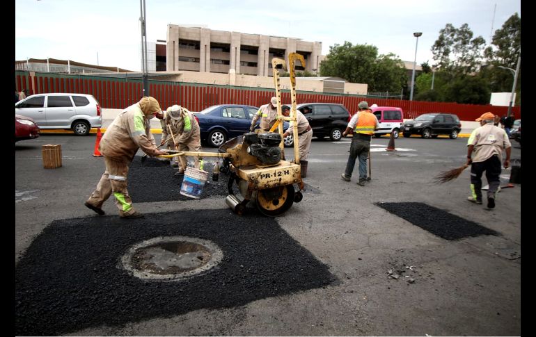 Cuadrillas de trabajadores comenzaron a remozar este miércoles calles aledañas a la Cámara de Diputados. SUN/ARCHIVO