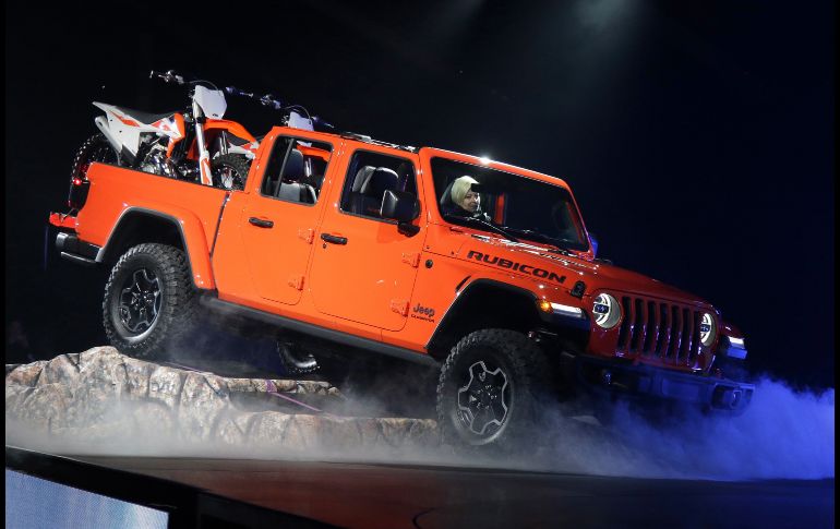 Una de las novedades más esperadas fue el lanzamiento del primer pickup que produce Jeep desde hace casi 30 años, llamado Gladiator, que contará inicialmente con una motorización, el Pentastar V6 de 3.6 litros, que genera 285 caballos de potencia.