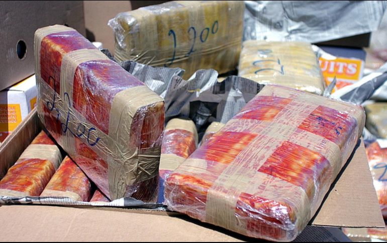 Según el informe, al inspeccionar el automotor, los policías aseguran 12 paquetes confeccionados con cinta canela con el estupefaciente. EL INFORMADOR / ARCHIVO