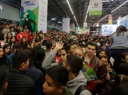 Fotogalería: Estudiantes abarrotan pasillos de la FIL