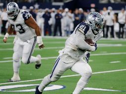 Ezekiel Elliott corre para conseguir el único touchdown de los Cowboys. AP/M. Ainsworth