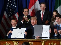 El acto se produce en el último día en el poder de Peña Nieto, cuyo sucesor, Andrés Manuel López Obrador, se sumó a la renegociación del pacto en su recta final y apoyó el acuerdo comercial resultante. AFP / M. Bernetti
