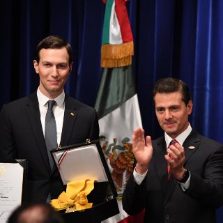 Peña Nieto condecora a yerno de Trump con la Orden del Águila Azteca