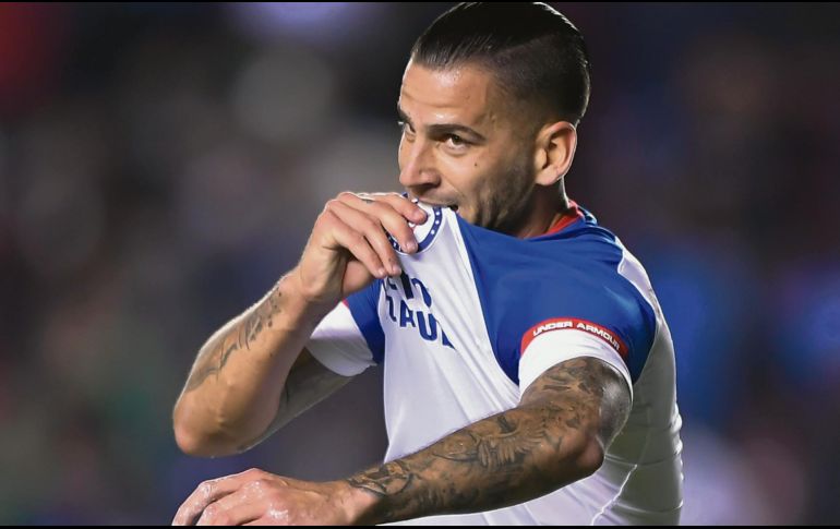 El español Édgar Méndez ayudó con un tanto para la victoria parcial de La Máquina por 2-0. MEXSPORT