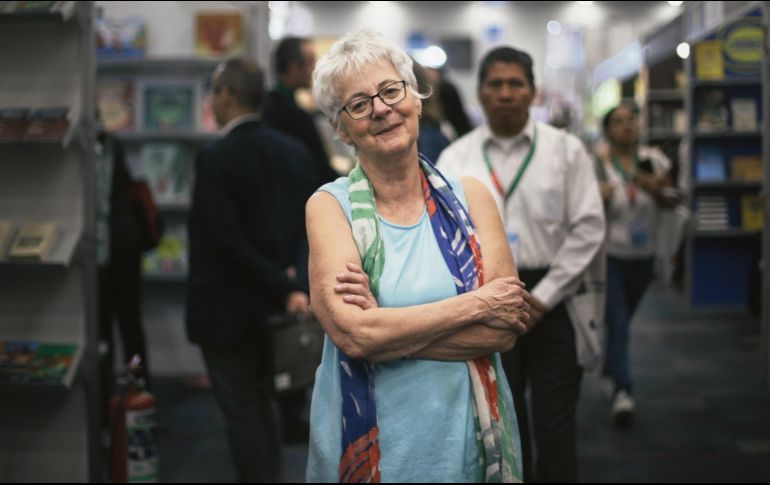 La escritora mencionó que su novela aborda la libertad de ser y hacer lo que uno desea, aunque sea en un momento culminante como la plenitud de la vida. EL INFORMADOR/G. Gallo