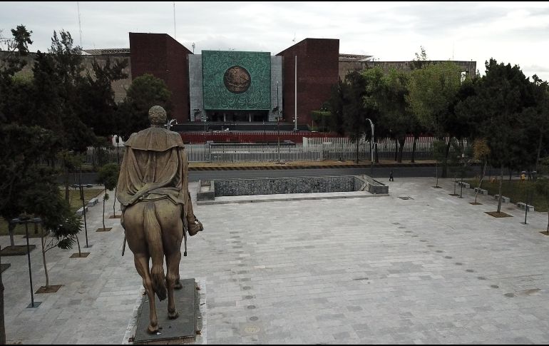 También hay algunos elementos de escolta de otros invitados que se quedarán afuera durante la ceremonia. SUN / ARCHIVO