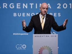 En una inesperada rueda de prensa, el presidente Gianni Infantino asegura que la única manera de concluir el torneo continental es que se juegue en España. AFP / A. Pagni
