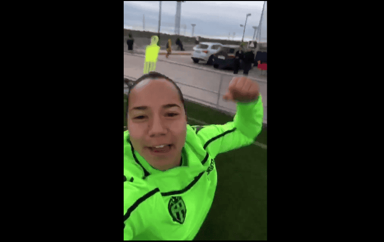 En el video, Corran salta gritando 