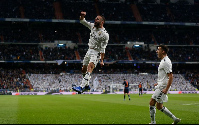 Carvajal (I) celebra tras propiciar un autogol de Wass. AP/P. White