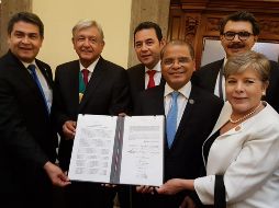 El documento fue signado por el presidente López Obrador, y los mandatarios de Guatemala, Jimmy Morales; de Honduras, Juan Orlando Hernández, así como por el vicepresidente de El Salvador, Óscar Samuel Ortiz. NTX / E. Jaramillo