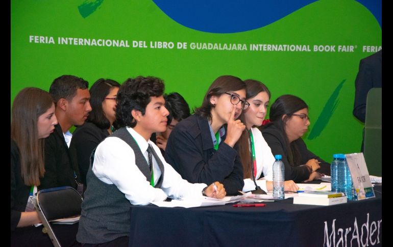 Jóvenes debaten en la FIL sobre el populismo