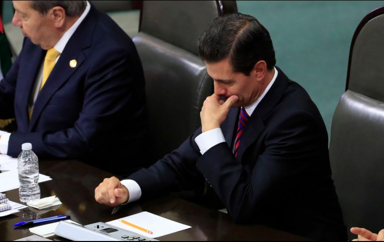 El exmandatario frunció la boca, agachó la mirada y se tocó la cara constantemente. SUN / I. Olivares