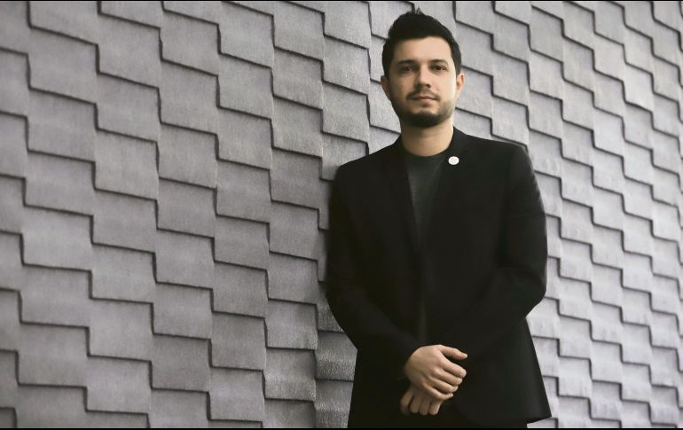 Ccreador. Santiago Acosta presenta once poemas largos en “El próximo desierto”.