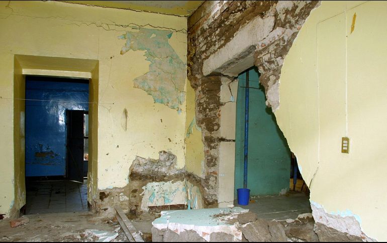 En la mayoría de los casos Protección Civil tiene problemas para encontrar a los dueños y advertirles del riesgo. ARCHIVO