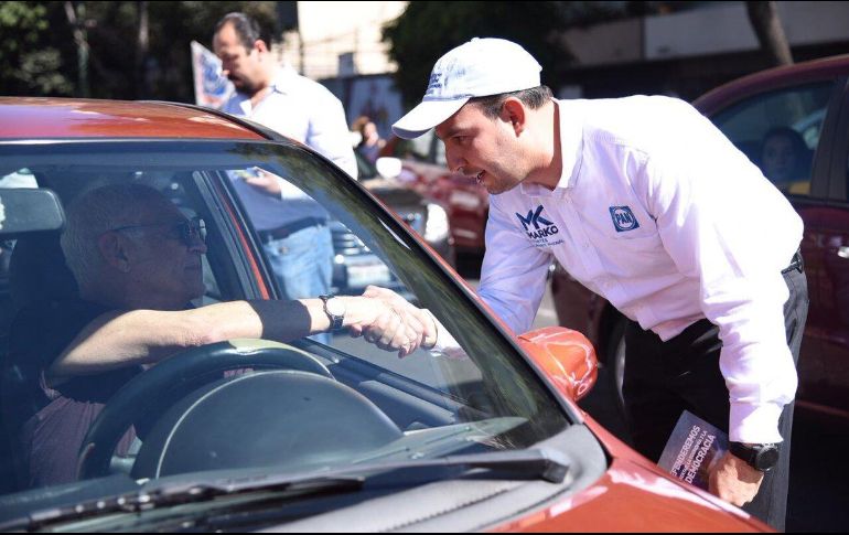 Cortés y más panistas entregaron volantes en la Ciudad de México. TWITTER / @AccionNacional