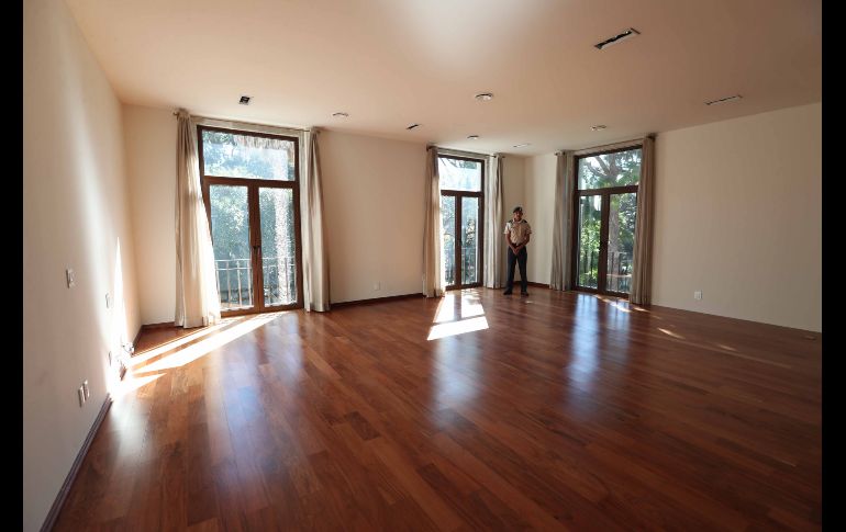 Los interiores todavía son custodiados por miembros de la antigua guardia presidencial. SUN/A. Ojeda