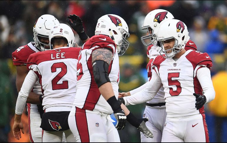 Zane Gonzalez (#5) celebra tras convertir un gol de campo para Arizona.  AFP/S. Revere