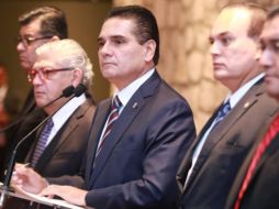 Para Aureoles ''no puede haber una autoridad paralela en los gobiernos estatales; menos cuando hay un gobernador que fue electo y legitimado''. TWITTER / @Silvano_A