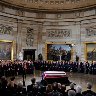 Comienza acto por George H.W. Bush en el Capitolio de EU