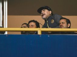 Diego Maradona terminó desesperado en un palco. Al salir del estadio sucedieron los hechos. MEXSPORT
