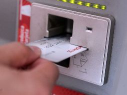 La STPS argumenta que los empleadores deben pagar el aguinaldo en efectivo, o a través de medios electrónicos y no está permitido hacerlo por medio de mercancías o vales. EL INFORMADOR/ ARCHIVO