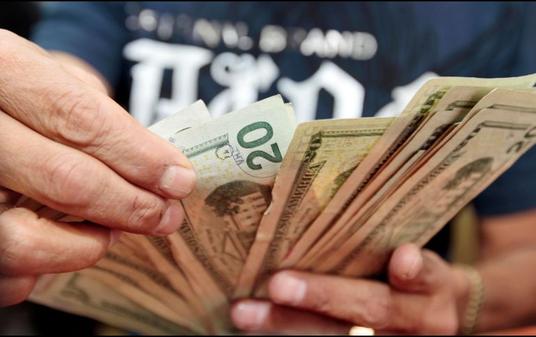 El billete verde se compra en un mínimo de 19.40 pesos. EL INFORMADOR / ARCHIVO