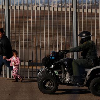 Lejos de las caravanas, aumentan cruces fronterizos en Texas