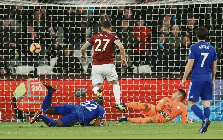 Lucas Pérez (#27) entró de cambio al minuto 40 y se despachó con dos goles para la segunda victoria consecutiva del West Ham. AP / M. Egerton