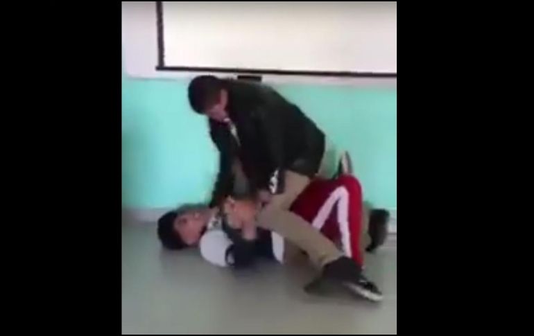 Según el periódico Excelsior, el docente fue separado del centro escolar 