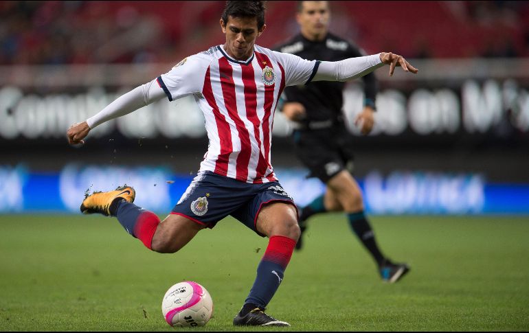 Macías se recupera de una lesión en la rodilla derecha y por eso no pudo viajar con el resto del equipo a Abú Dabi. MEXSPORT / ARCHIVO