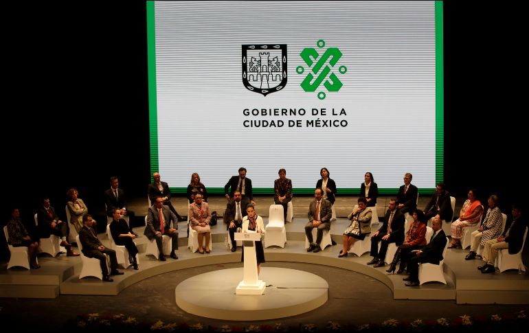 Durante su discurso, Sheinbaum anunció que a partir de hoy se suspenden el cobro de las fotomultas en la capital.  AP / E. Verdugo
