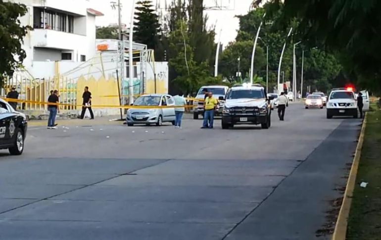 Al sitio llegó personal forense y del Ministerio Público para levantar indicios sobre la agresión. ESPECIAL/