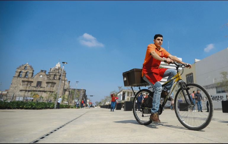Los tapatíos ya pueden transitar esta vía renovada que cruza el Centro Histórico. EL INFORMADOR / F. Atilano