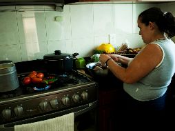 Se espera que con la regularización de esta actividad mejoren las condiciones de las mujeres que se dedican a esto. ARCHIVO / EL INFORMADOR