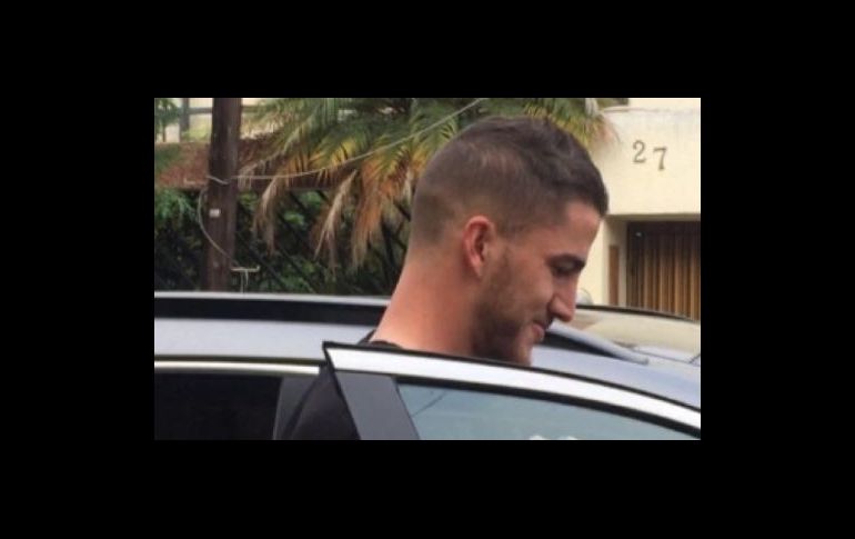 El zaguero del Querétaro arribó a la ciudad a presentar pruebas médicas y físicas. TWITTER/@chapis_herrera