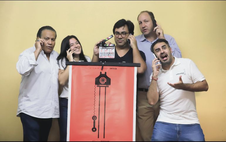 “Telephone”. En la cinta que dirige Jerzain Ortega participan Rodrigo Murray y Hania de la Vega, entre otros actores. En la imagen, los acompaña el también director Frank Rodríguez. EL INFORMADOR/F. Atilano