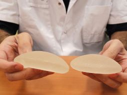 Las mujeres mexicanas recurren más a liposucción e implantes mamarios, en especial entre la cuarta y la quinta década de vida solicitan estos procedimientos. AP / ARCHIVO