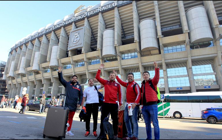 También se trabaja con las autoridades argentinas en el seguimiento a los aficionados radicales; estiman que habría entre 200 o 300 de ellos por cada equipo. EFE / E. Oyana