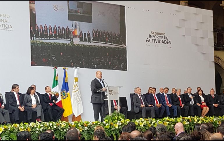 El gobernador dijo que comparte la postura del Presidente, para que los funcionarios tengan salarios justos pero que no ofendan la dignidad del pueblo. EL INFORMADOR / R. Rivas