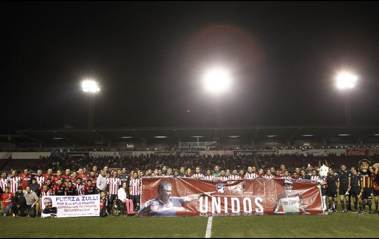 Con júbilo, la afición tenía muchos sentimientos encontrados al ver a varias generaciones reunidas en el campo del Tres de Marzo. EL INFORMADOR / A. Camacho