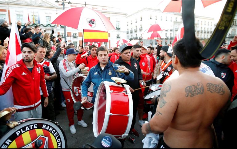 Entre el sábado y domingo se prevé la llegada de miles de argentinos a la capital española, escenario del segundo partido de la final de la Libertadores tras los incidentes ocurridos en Buenos Aires. EFE / J. López
