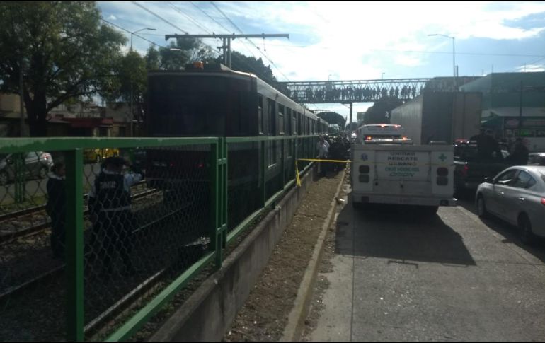Unidades de emergencia y personal de Siteur acudieron al punto, cerca de la estación Urdaneta, para atender el incidente. ESPECIAL