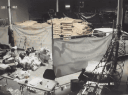 Se observa como cargan una camioneta con posible paquetería electoral de la pasada elección del 1 de julio en Puebla. TWITTER / @elsoldepuebla1