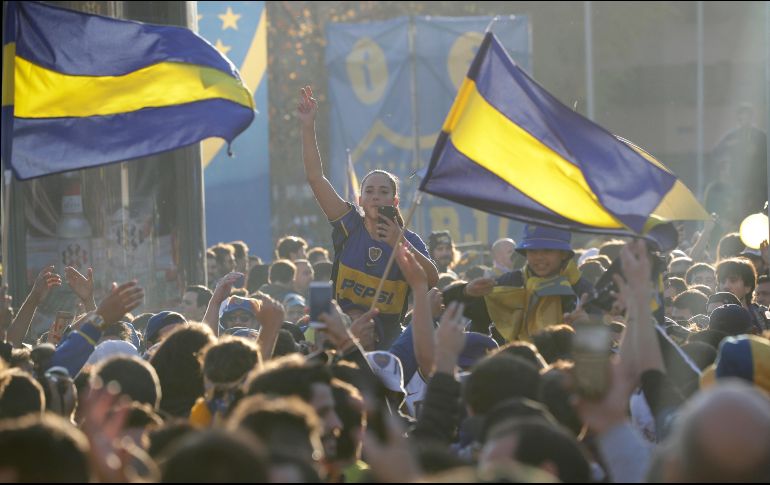 Aficionados argentinos viajaron hasta Madrid para presenciar la final de la Copa Libertadores. AP / E. Morenatti